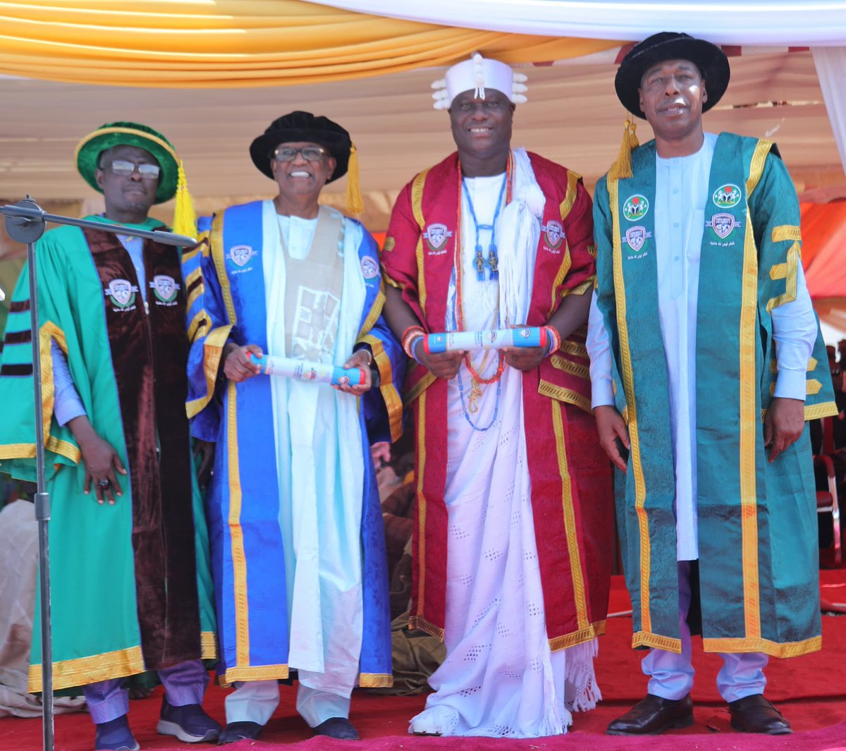 Bundiabdullahi's tweet photo. L-R The VC Kashim Ibrahim University (KIU), Prof. Babagana Gutti, Pro Chancellor, KIU, Alh. Dr. Muhammadu Indimi, Chancellor, KIU and Ooni of Ife, Oba Adeyeye Enitan Ogunwusi (CFR) Ojaja II, Borno State Gov. and Visitor to KIU, @ProfZulum during the convocation of the university https://t.co/pvwZJkXr0T