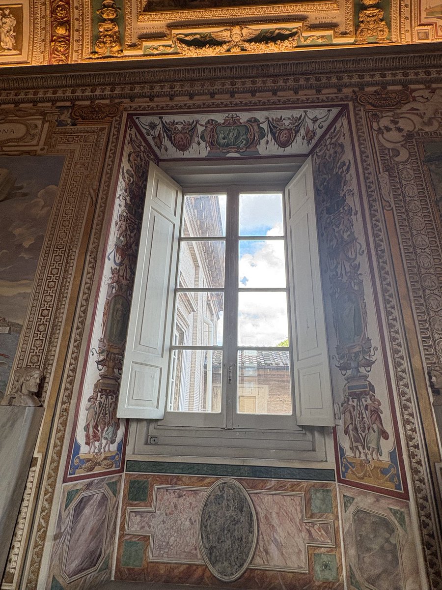 justonestep2025's tweet image. Sometimes the window is the view.
📍 Vatican Museums🇻🇦

#PhotoChallenge #Window #TravelGram #Architecture