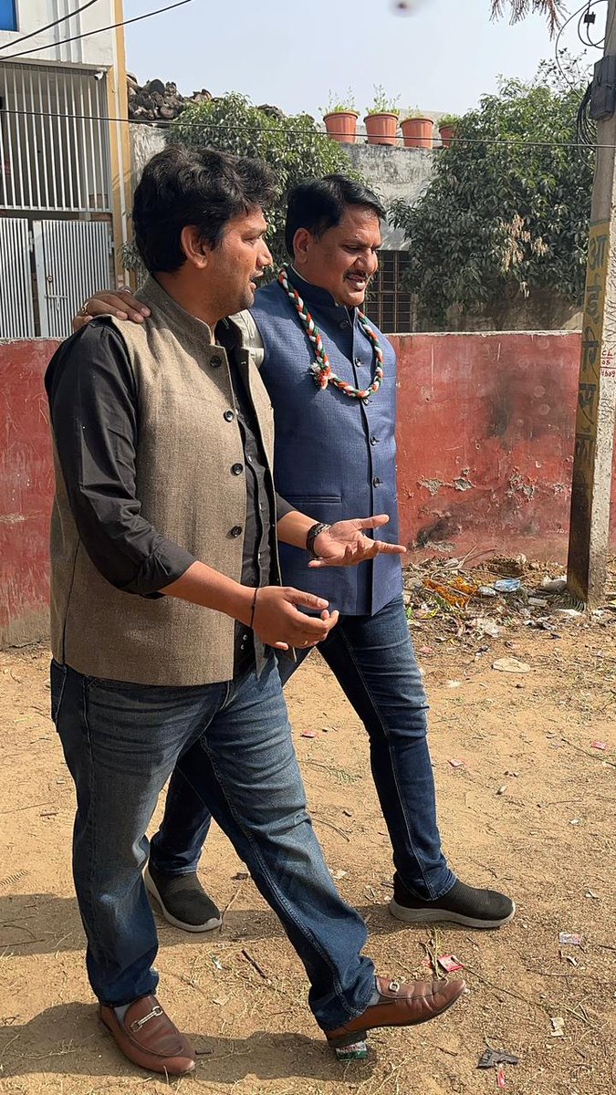 bhavimeenainc's tweet photo. नव वर्ष  पर आज़ स्वेज फ़ार्म में अपने युवा साथियों के साथ  नव वर्ष की रामा श्यामा हुई और सभी साथियों द्वारा गर्मजोशी  से स्वागत और सम्मान किया आप सभी का आभार ईश्वर आपको  सदैव स्वस्थ और खुश रखें ।
आप सभी को उज्जवल भविष्य की शुभकामनायें l
#drbhavimeena #todabhim 
@INCRajasthan @INCIndia