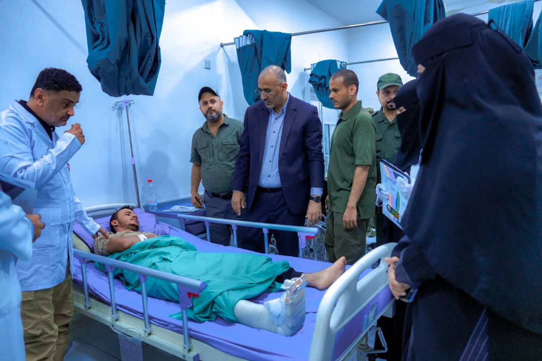 STCSouthArabia's tweet image. الرئيس الزُبيدي يطمئن على أحوال جرحى عملية “المستقبل الواعد” بمستشفى عبود العسكري
stcaden.com/posts/32406