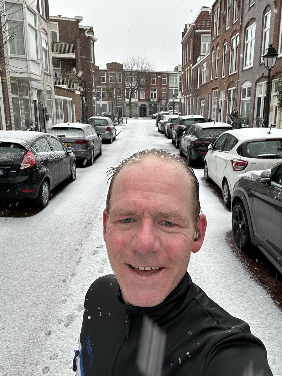 gekkekloos's tweet image. 5 sneeuw ❄️- en hagelbuien overleefd en doorweekt tot aan mijn panty, maar die #CPCloop wacht op niets en niemand. Dus doortrainen met mijn bips! 💪🏻🏃🏽🏃🏽😉🥶