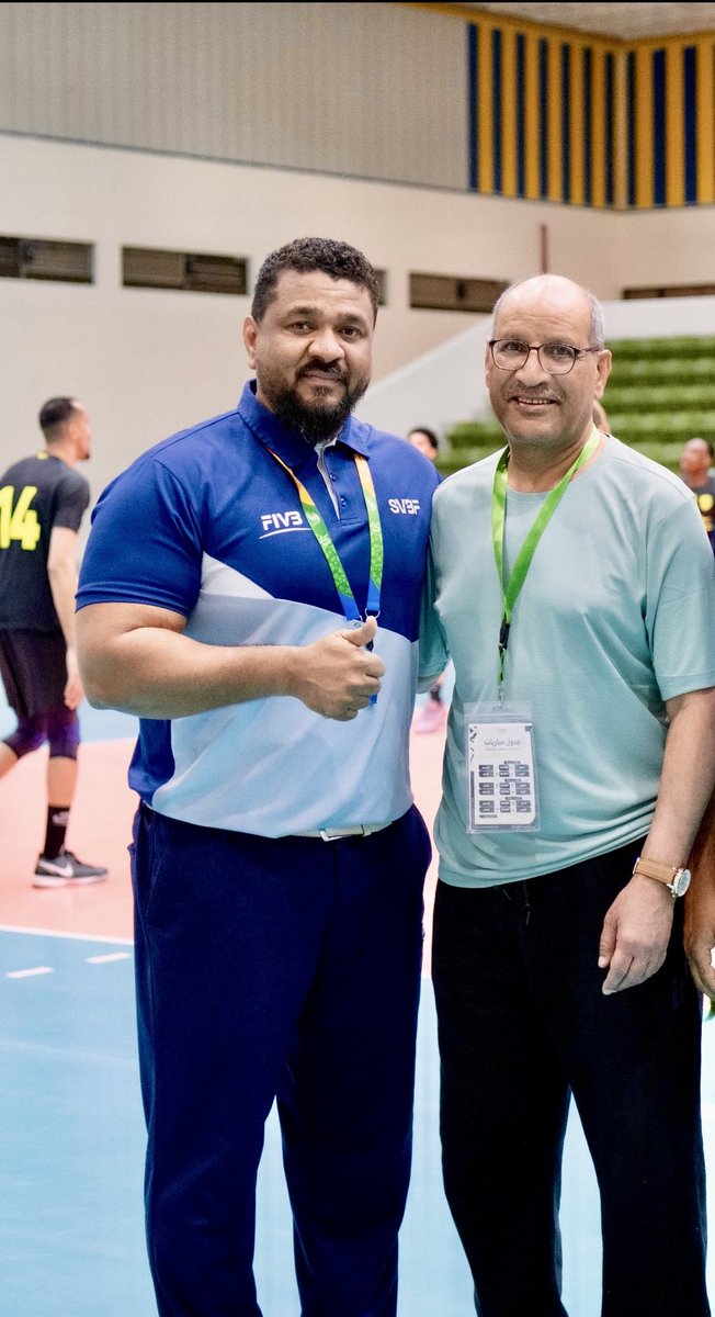 حكم يسرق النجومية من الفريقين. بمعنى الكلمة فقد سرق الحكم العالمي عبدالرحمن الدوسري  نجومية قمة مباراة الهلال والاتحاد عياناً بياناً واثبت مقولة ان بعض المباريات تحتاج اداره اكثر من التحكيم. تحياتي لك ابو شوق والله يوفقك دوم يا سفيرنا التحكيمي ويحفظك من عين حاسد