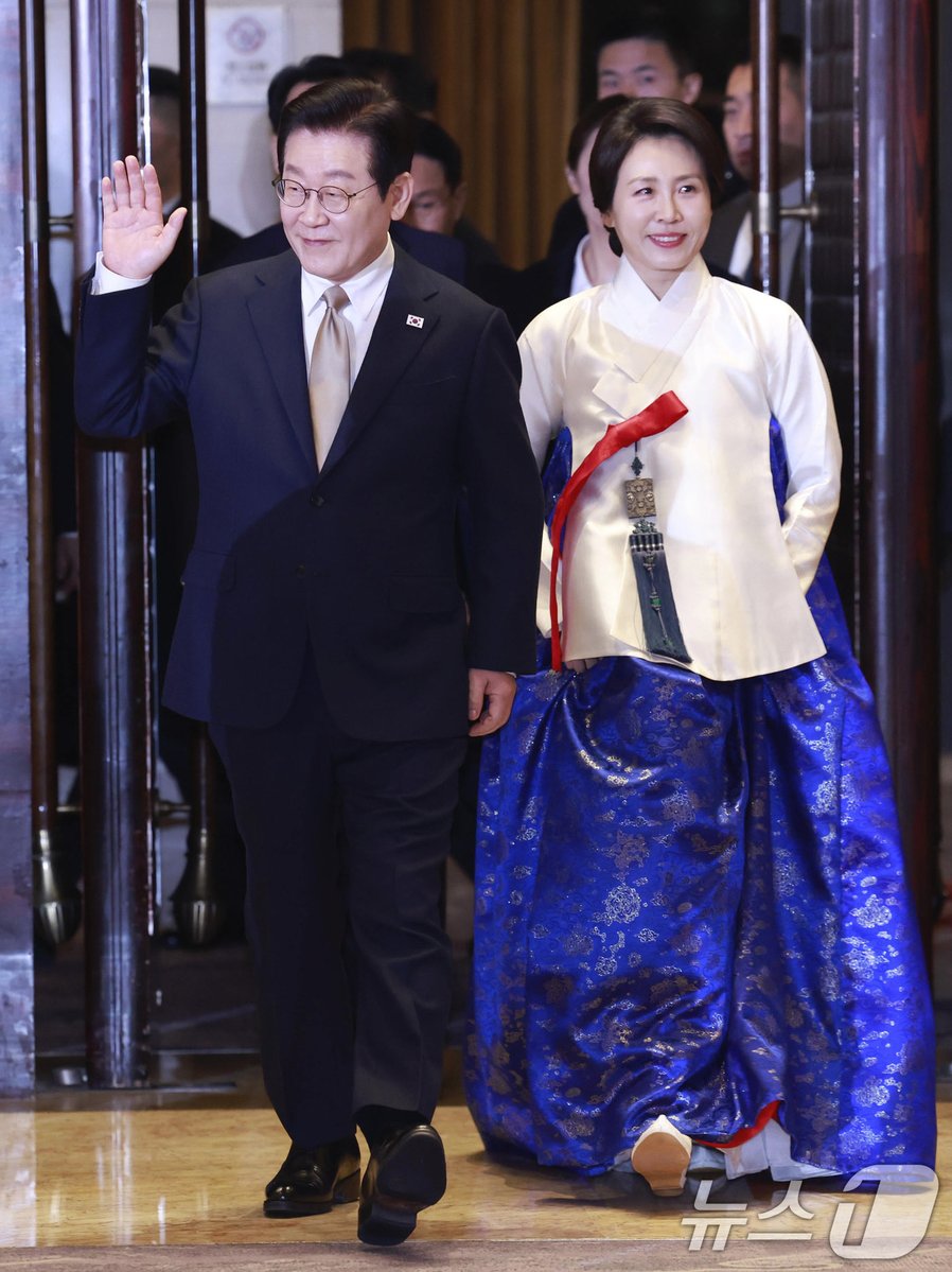 이사진너무예쁘다ㅜㅜㅠㅜㅠㅜㅜㅜ