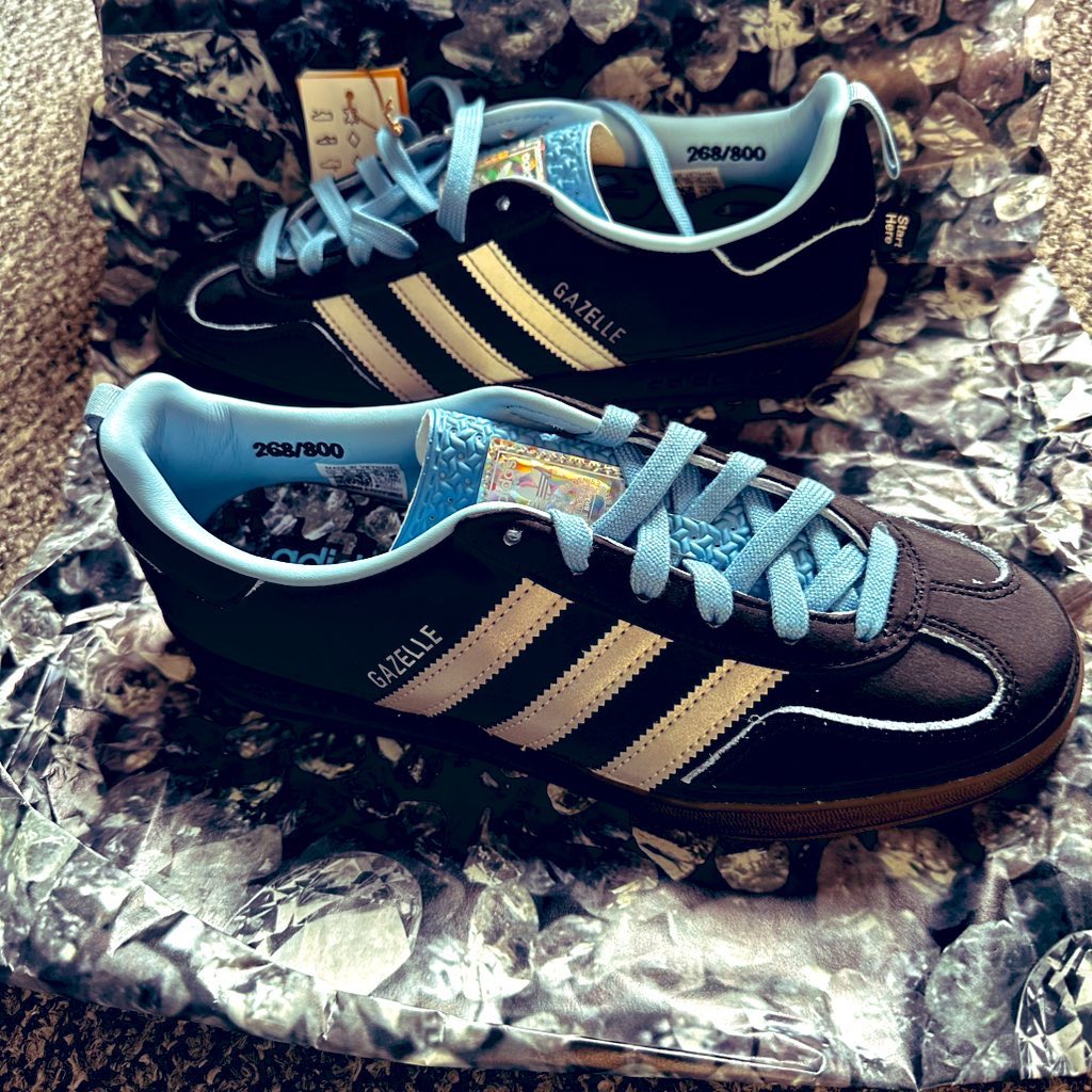 Hoodie1973's tweet image. One for the little feet out there unfortunately me sister got the wrong size from the seller £100 to yd size 6.5 uk just to small worn once 

The "Adidas Diamond in the Rough" refers to a special, limited-edition Gazelle Indoor sneaker from a 2025