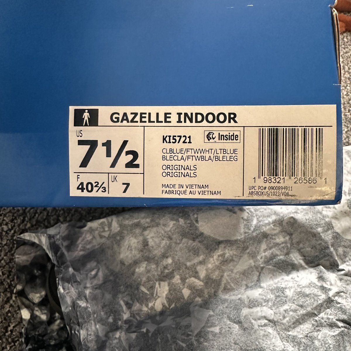 Hoodie1973's tweet image. One for the little feet out there unfortunately me sister got the wrong size from the seller £100 to yd size 6.5 uk just to small worn once 

The "Adidas Diamond in the Rough" refers to a special, limited-edition Gazelle Indoor sneaker from a 2025