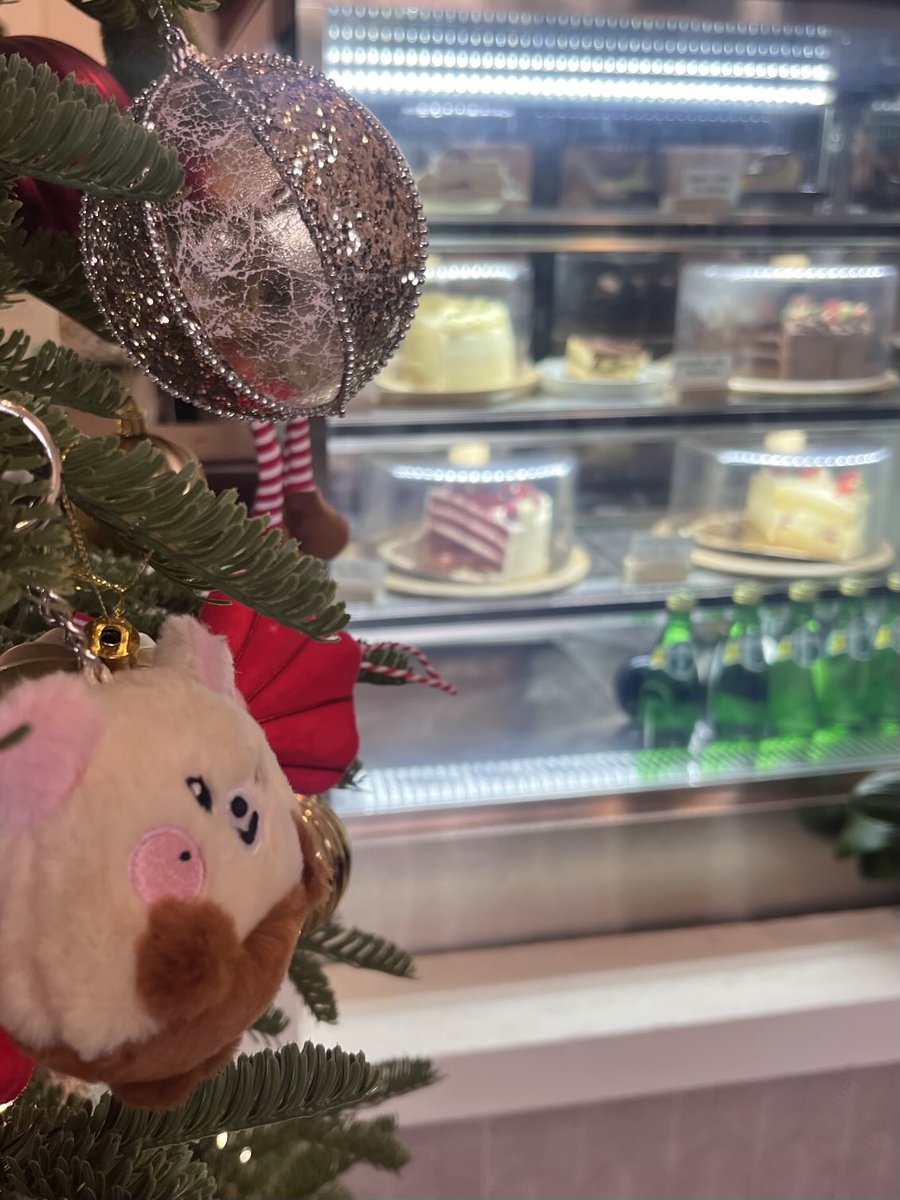 dumbiebom's tweet image. อ้วนทำไร? อ้วนน??