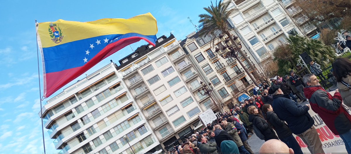 Gaur <a href="/LABsindikatua/">LAB SINDIKATUA</a>, Euskal Herriko eragile eta persona andanarekin batera, Venezuelaren aurkako eraso inperialista salatzen ari da. Ez dira pasako! #VenezuelakBurujabetza
