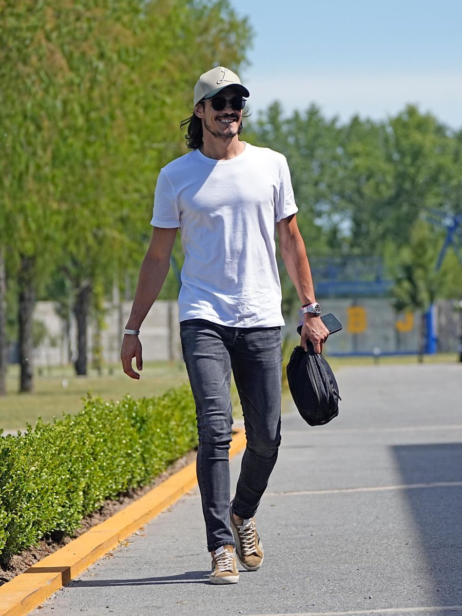 ECavaniOfficial's tweet photo. Primer entreno del año…a ir en busca de lo q deseamos💪 https://t.co/TR94xZisyM