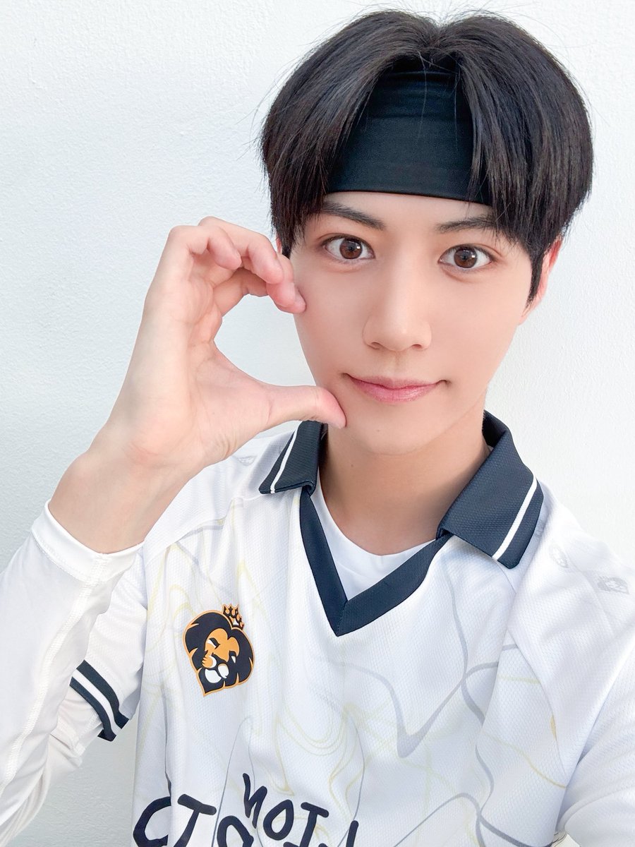 [📸] 260104 JTBC <#뭉쳐야찬다4>

라이온하츠 팀의 새로운 멤버로 합류한 이안!⚽️

첫 경기부터 몸을 아끼지 않고
끝까지 최선을 다해 뛰어준 이안에게 
아낌없는 응원과 많은 칭찬 부탁드립니다🤍

#루네이트 #LUN8 
#이안 #Ian #뭉찬