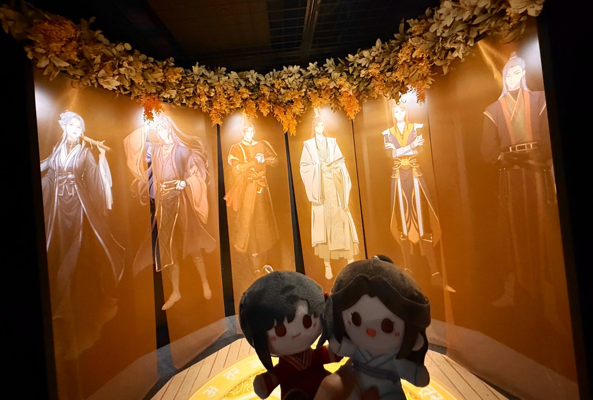 XieLiandemantou's tweet photo. 天官展後半も楽しかった〜！
後半は紅衣花憐だと思って、紅衣謝憐連れてきたけどまだ早かった〜笑🤣
紅衣は第三弾かな？
本国の声も好きだけど、神谷さんの吹き替えはお兄さん感があってまたいいね〜
第三弾もぜひやって欲しいな〜🥰 https://t.co/gi9qQQu4h4