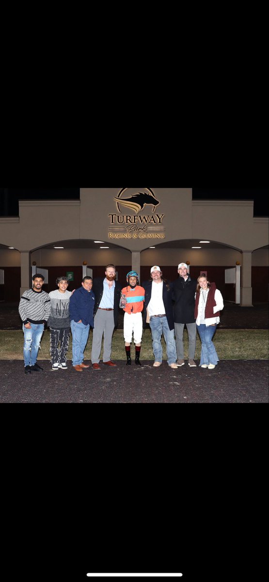 SantulliMS's tweet photo. Hometown Bound makes it 2-2 Winning the Turfway Prevue S. Going wire to wire with @VCarrasco28 aboard 
@JorgeDuarteCNS trained https://t.co/wpnJ1I3LEu