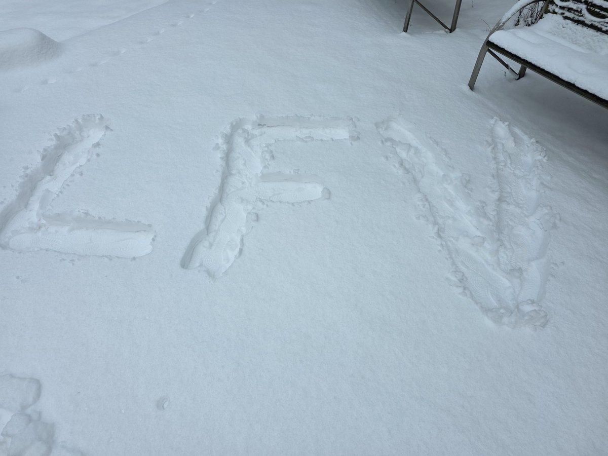 DerRummelboxer's tweet photo. I still hate the snow.. but I love to VIBE 🤙🤙
And its great to create memories for the kids 🤙
#LFV @goodvibesclub https://t.co/lfERXxvf31