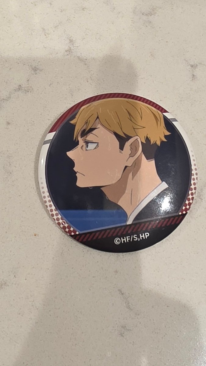 Bokuatsuomikun's tweet photo. A little girl in the metro with a hq bag and shit tons of Atsumu merch kept looking at my Atsumu pin that I have on my backpack, and when I needed to go and leave, her mom stood up and gave me this. Absolutely adorable, I will violently cry 😭 https://t.co/2jgprzTmUP