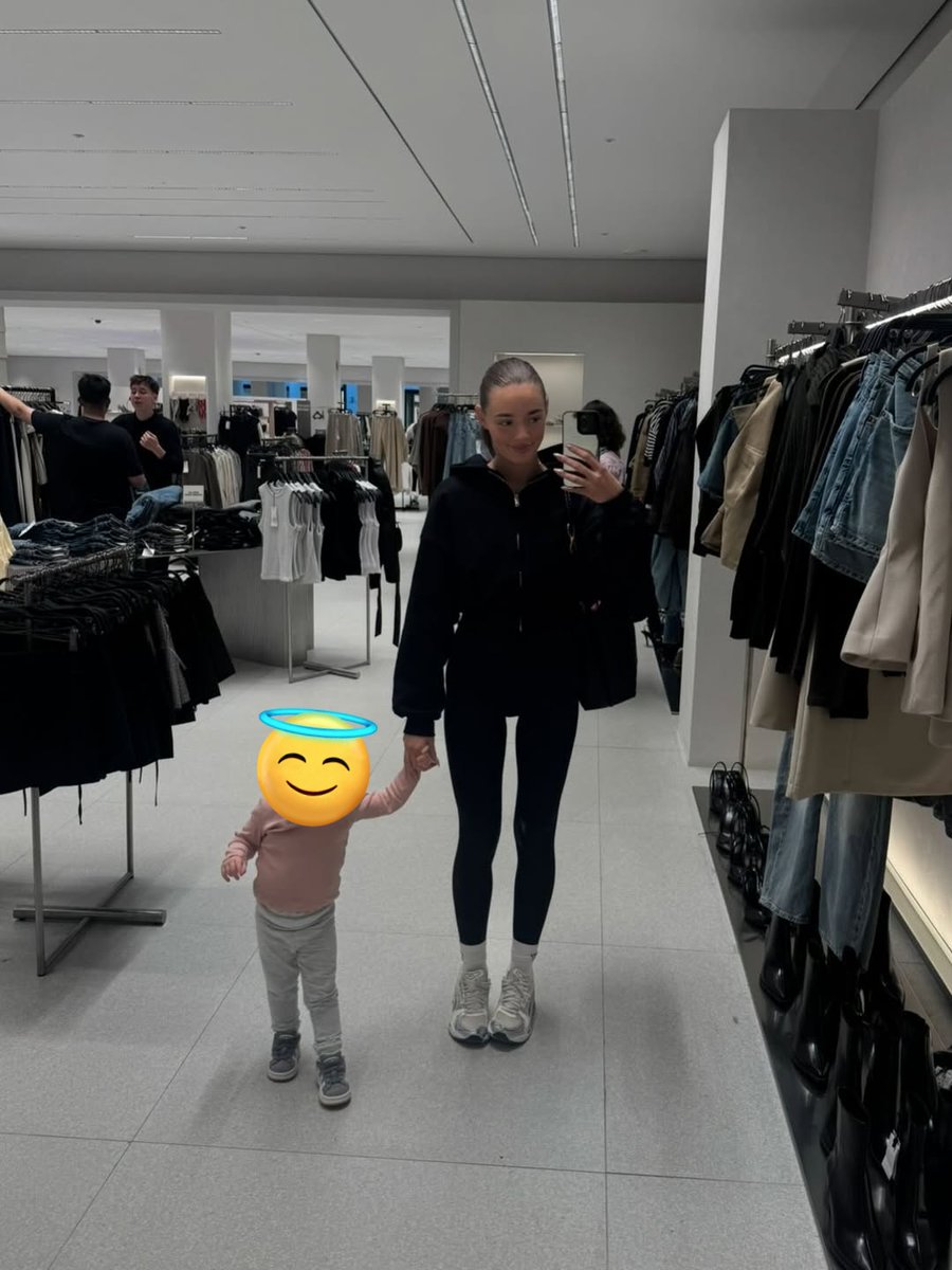 2 years ago today, i watched your mummy bring you into the world. part of me wishes i could've bottled up the tiny dolly you were and keep you like that forever, another part adores watching you thrive and grow. loving you is one of the easiest jobs. (c)