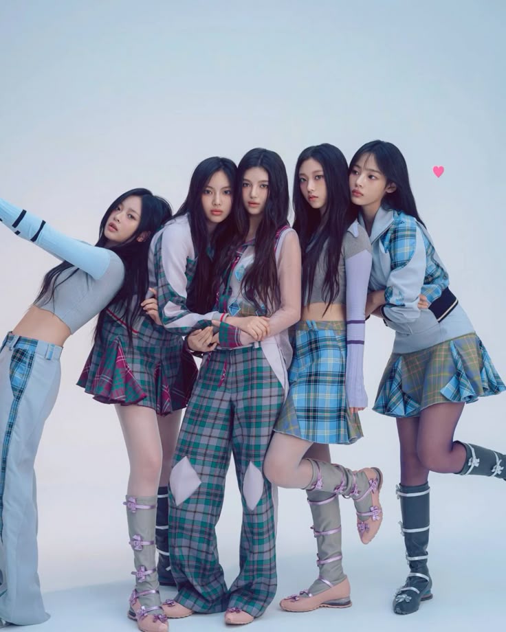 never to a divided newjeans.
#Always_With_Newjeans 
#NEWJEANS_IS_FIVE 
#FREENEWJEANS