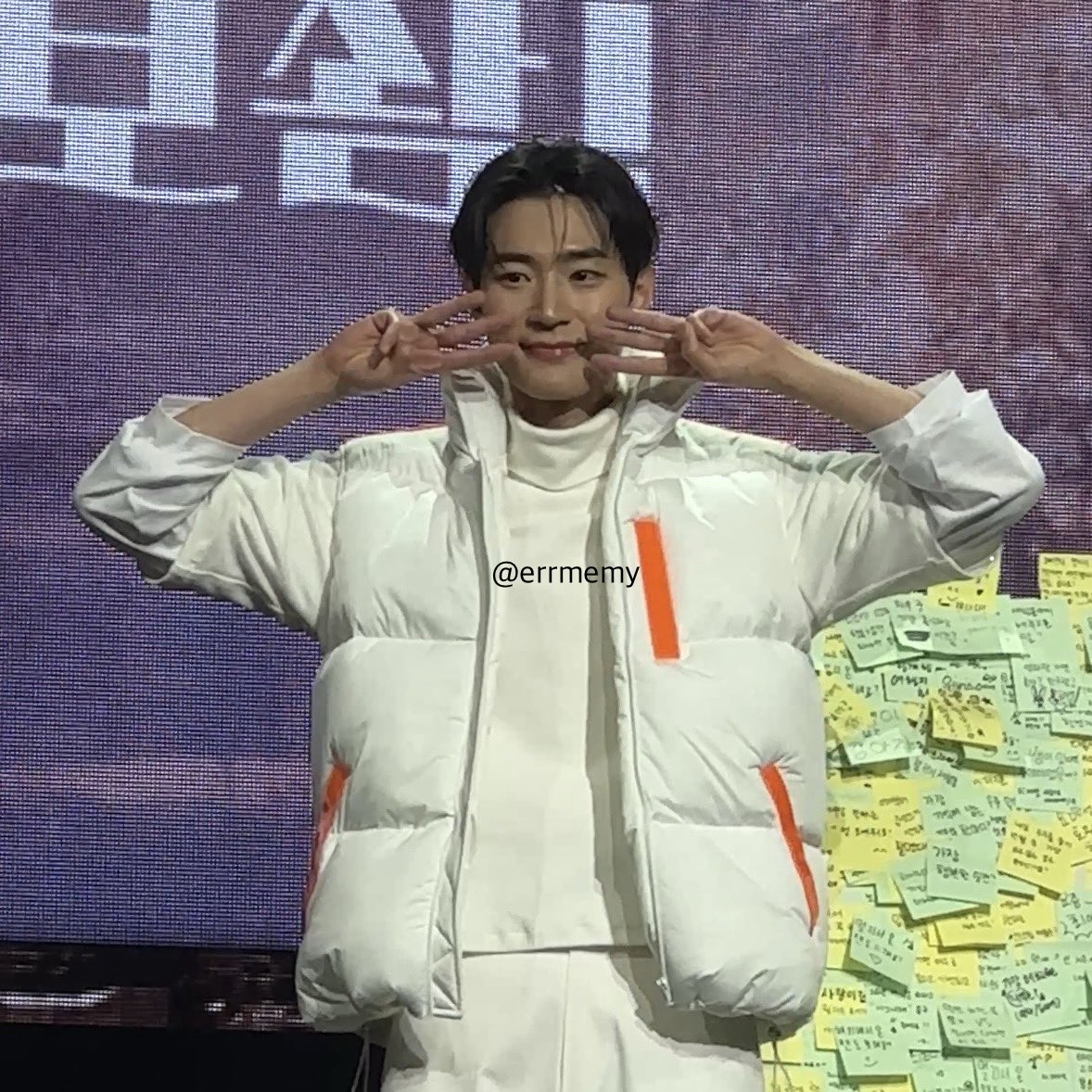 errmemy's tweet photo. Q : 요즘 새로배운 멋잇는포즈 
🐶 : 이포즈를배워습니다

  ㄴ 너무여워서내가다잡아묵으끼 https://t.co/nkUJHqmm5h