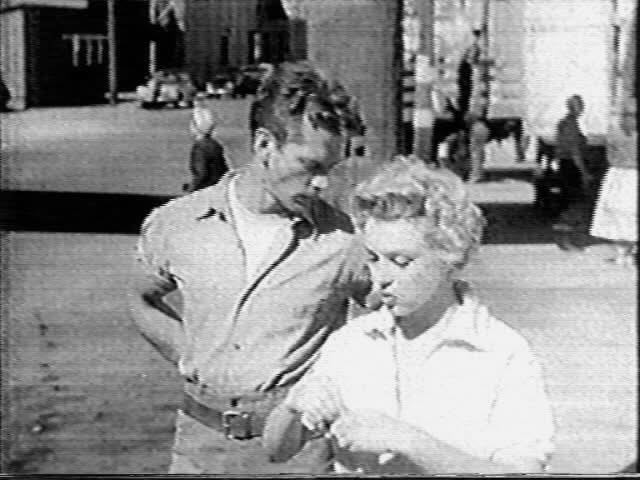 Clubpassionmar2's tweet photo. Bonne journée de dimanche.
Meilleurs voeux et bonne galette ou brioche des Rois.
#marilynmonroe #Marilyn #clubpassionmarilyn #ClashByNight #ledémonseveillelanuit #captures #screenprinting #peggy #barbarastanwyck #PaulDouglas #RobertRyan https://t.co/EJf24JCO9j