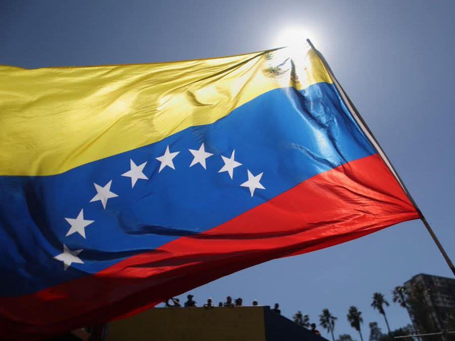 La historia nos enseña que la verdadera paz se construye sobre el respeto a la soberanía de los pueblos. Venezuela 🇻🇪 tiene el derecho inalienable de decidir su propio destino, libre de injerencias externas. #CubaConVenezuela 
#ArtemisaJuntosSomosMás
