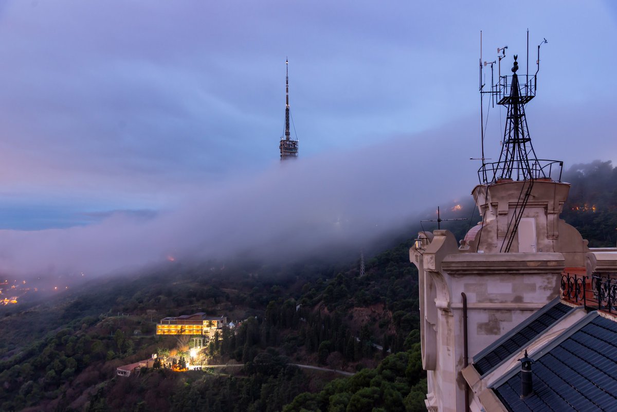 alfons_pc's tweet image. #stratus orográficos enganchados a la cima de #Collserola esta mañana 04/01 dsd #obsFabra #RACAB @3CatInfoelTemps @btveltemps @AEMET_Cat @ACOMmeteo @meteocat @tempsdemeteo @ame_asociacion