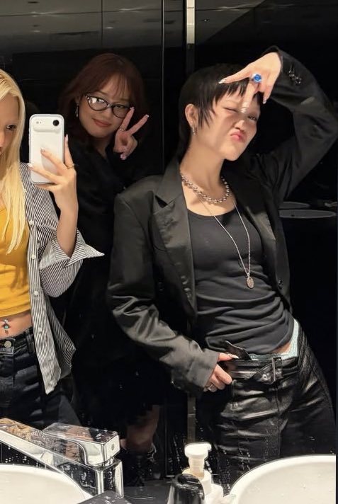 that lesbian bar she went to changed her foreverrrrrr