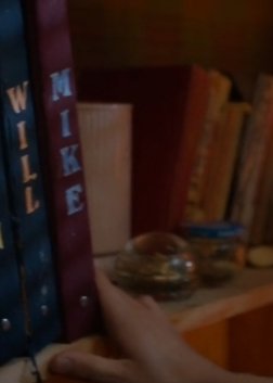 AWmiwi507's tweet image. Will is the artist and Mike is the writer.
But Mike never got to find out that Will was the one who painted for him and they were his feelings Just like Will is never gonna find out that Mike writes about him in his stories.