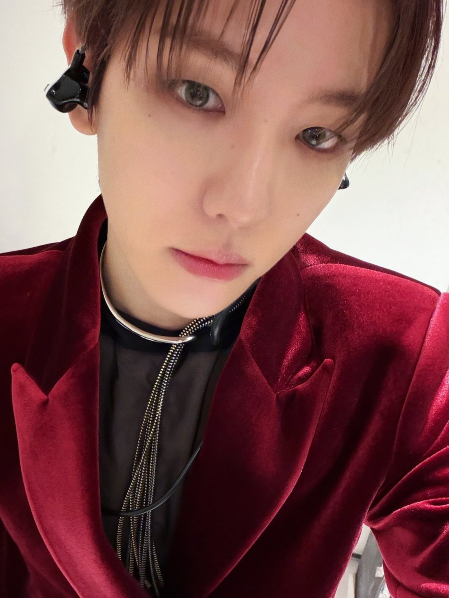 BAEKHYUN_INB100's tweet image. 2025 BAEKHYUN WORLD TOUR 
'Reverie [dot]' 🎀 DAY3

이제 Reverie를 보내줄 시간➰️👋 변함없는 사랑으로 Reverie 투어를 함께 달려준 에리들 너무 고마워요❤️‍🔥 

#백현 #BAEKHYUN 
#Reverie #ReverieTour #Reveriedot