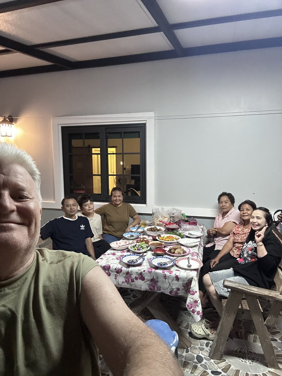 WarrenFWelsh's tweet photo. Real happy to be home in the land of the free and the food of the brave . #family #issan #Thailand https://t.co/q5jMUqbskm