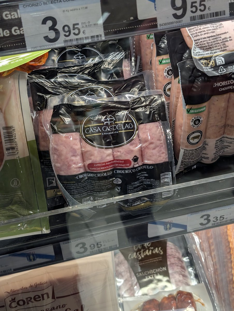 slothdive's tweet image. gallegada estratosférica (hay una gaviota en el cruceiro)