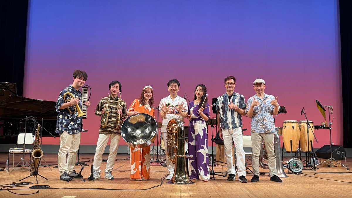 TropicalMpro's tweet photo. 浦安公演終演!!
本当にありがとうございました!
10周年は無事に夜明けました!
これから3月21日の里庄公演、2ndアルバム制作と頑張っていきますので、ぜひ今後とも応援、フォロー等よろしくお願いいたします!
この真冬に南国風な素敵な花束も頂いてしまいました🥹 https://t.co/em5Y9LbYDt