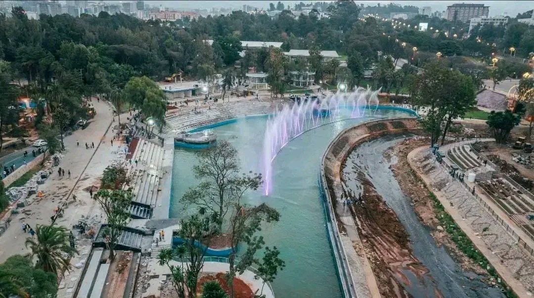 MathewosDesta2's tweet photo. 🇪🇹ከተማ በሰሪዋ እጅ ስትያዝ እንዲህ ነው!  @AbiyAhmedAliጊዮን አካባቢ ከወንዝ ዳርቻ ልማት ስራ ጋር የተሰራው  የከተማችን ትልቁ ፋዉንቴን! @AdanechAbiebie

#አዲስ_አበባ🇪🇹 እንደ ስሟ አዲስ እምሪ ድምቅ ፏ🇪🇹🥰🛖🏢❤️

@flyethiopian @PMEthiopia @TayeAtske @Sandoka https://t.co/QPmn0yy9k7