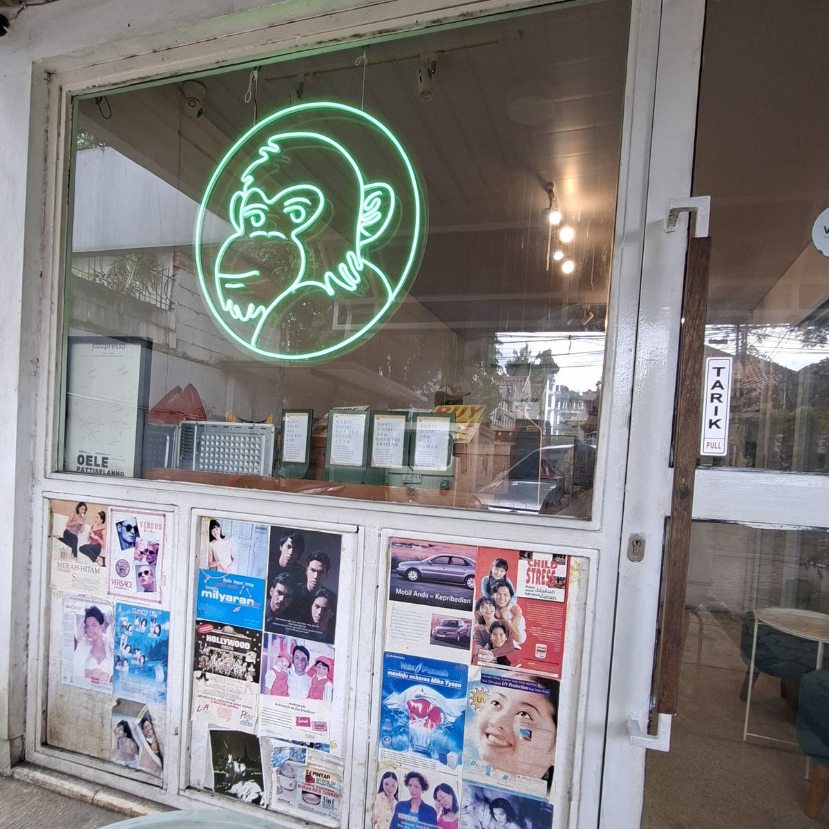 cimolbelajar's tweet image. akibat setiap ngampus mau mampir, tapi selalu "ah besok-besok aja lagi deh..."

baru nyobain MARLEY di penghujung semester 5. #nyesel

YUMMYYY harga kantong pelajar, besok kalo ke kampus wajib mampir 😭🫰