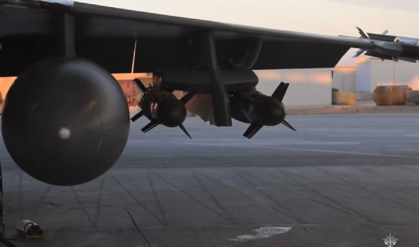 top_force's tweet image. ✈️🇫🇷🇬🇧 OPS #Chammal #InherentResolve Les forces aériennes françaises @Armee_de_lair et britanniques @RoyalAirForce ont frappé un dépôt d’armes souterrain de l’#EI #Daesh en Syrie 🇸🇾 opex360.com/2026/01/04/les…