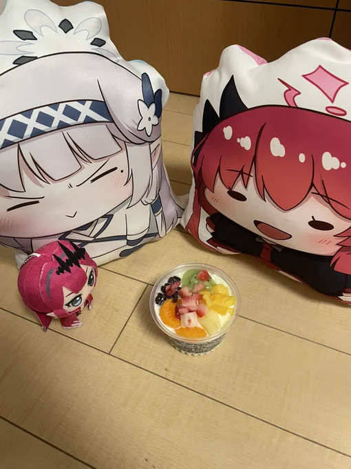 ドヤヒマちゃん、もちジュちゃん、トリ子ちゃん 今日は久しぶりにしろくまさんのアイスだよ 正月が終わり連休も終わり…明日から頑張ろね