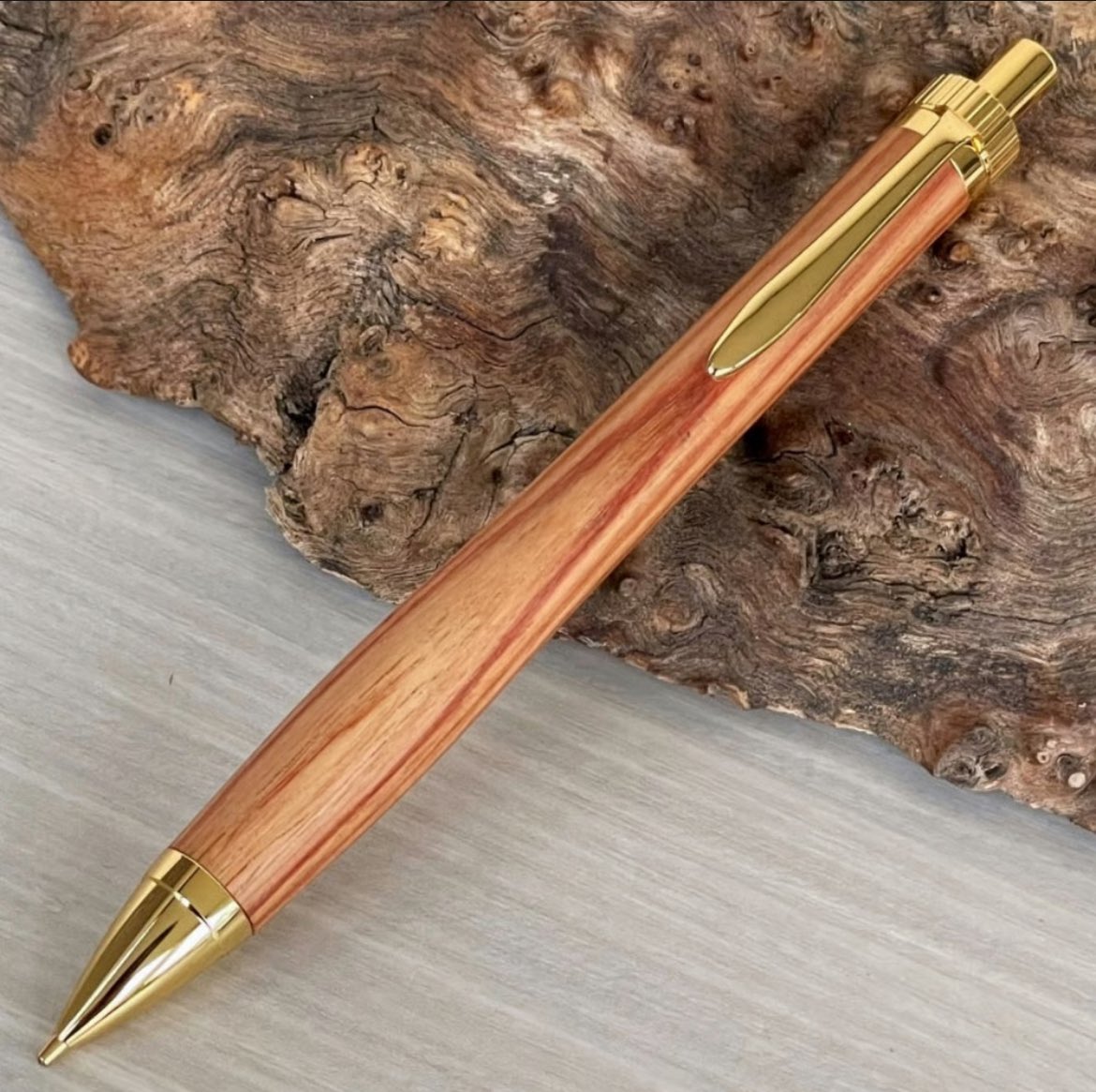 チューリップウッド (Tulipwood)/ UMA 木軸シャープペンシル/(511078)一点もの

掲載が完了しました。
是非ご覧ください😊

mukuya.stores.jp/items/695a5871…

#MUKU屋 #木軸ペン #木軸シャープペンシル #木軸ボールペン #チューリップウッド