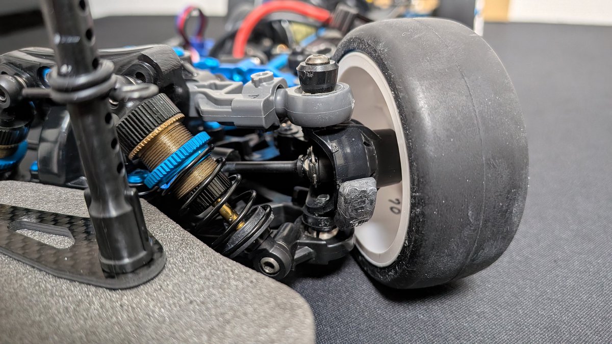 GPX-S仕様はタミチャレGT仕様からタイヤをファイバーモールドハード