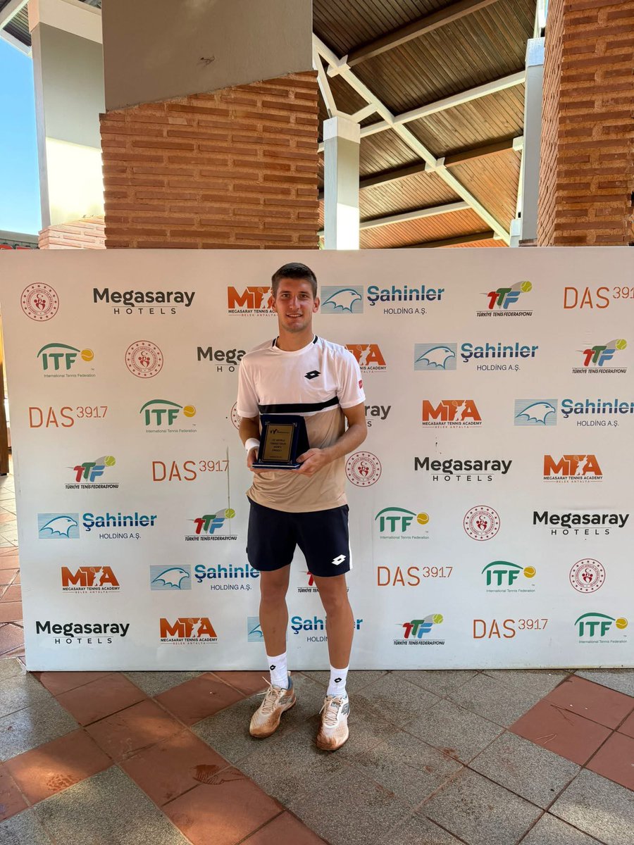 BiHTennis's tweet image. 3. Andrej Nedić - 290th: Not very much to say. He climbed 330 places in one year. Won 60 matches and 5 titles, one of them being in his hometown Doboj. 

Prediction: Will surely finish in the top 200. Should switch to ATP tours permanently.