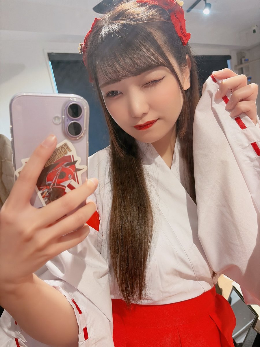 こんな巫女さんでも神様は許してくれるかな。。🏇♥️ #み