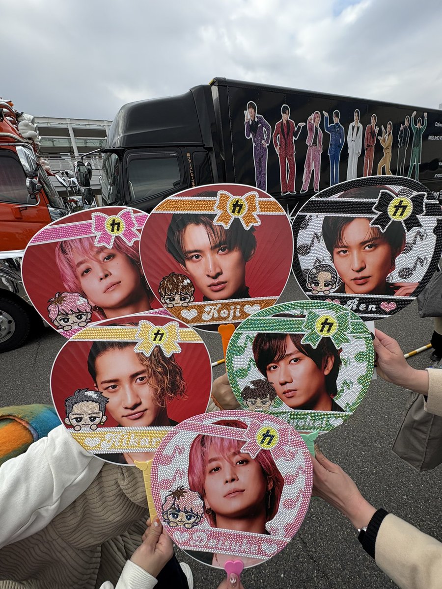 とも様　うちわデコ お友達が私のデザイン使ってうちわデコってくれたので、お揃いうちわ