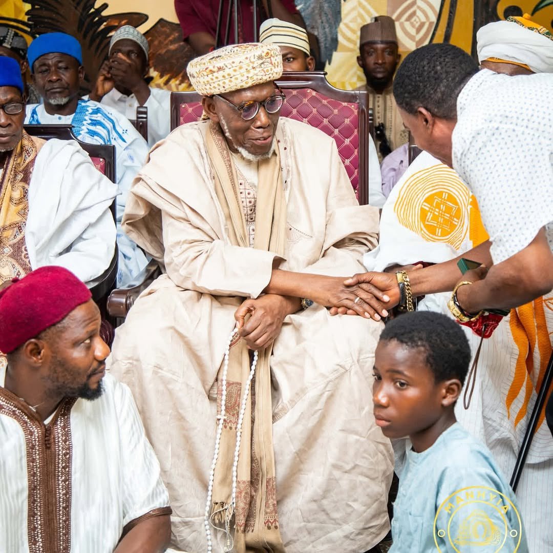 On January 2, 2026, senior Imams of the Asante Islamic community, led by Sheikh Zakariya Abdul Rahman, held special prayers for Otumfuo Osei Tutu II at the Manhyia Palace. They were joined by other religious and Zongo community leaders from across the region.