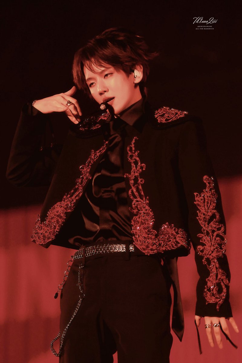 4_BBH_4's tweet photo. クレイジーベッキョンも大好きです

#BAEKHYUN #백현 @B_hundred_Hyun 
#Reverie #ReverieTour #Reveriedot https://t.co/javXIZA9oG