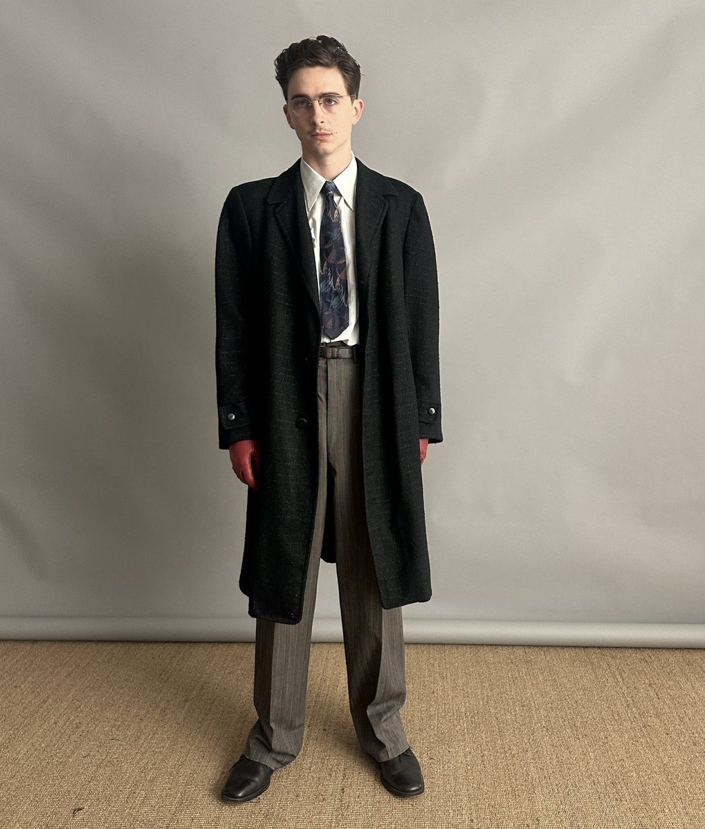 androgynous figure with an insensitive aura