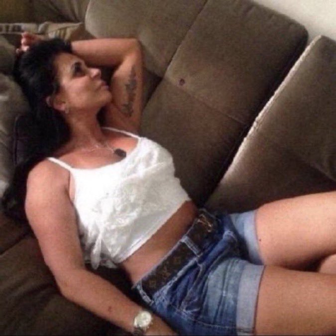 comecei sex and the city pra ver algo divertido e descontraído e me deparo com a frase “eu fui tão longe com meus sentimentos que nem percebi que estava sozinha com eles” e acabou comigo