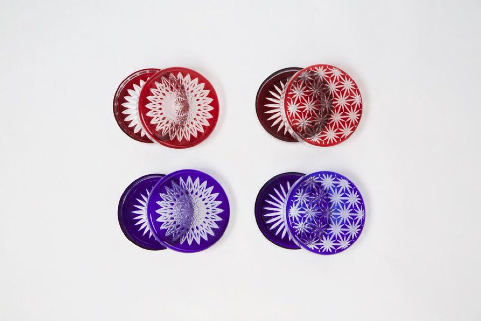 cementblue's tweet image. リポストありがとうございます。

ちなみに切子は酒器関係が多い工芸品でもありますが、これまでに無かった1つの商品で2つの切子模様が楽したらなと考えたシャーレとかもあります。各地の工芸の職人とも僕らは協業している会社です。
押上にもお店がありますのでぜひ。
store.coto-mono-michi.jp/?pid=154416575