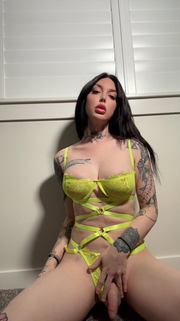 Ts sarah tweet media