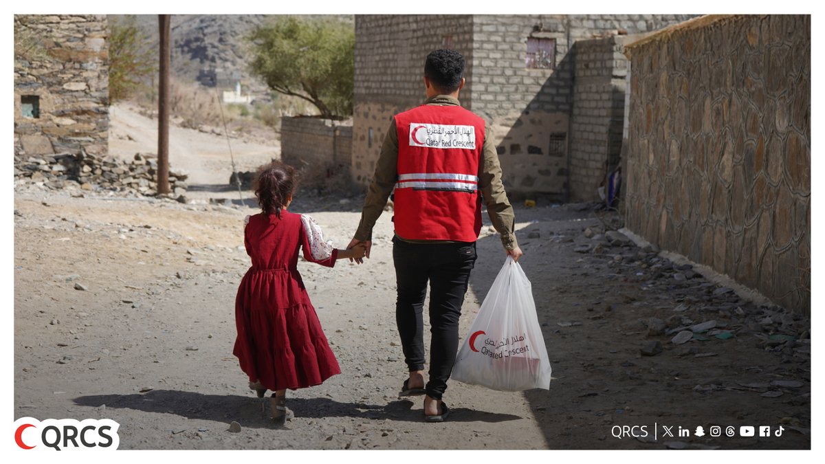 QRCS's tweet photo. As part of #InSafeHands Warm Winter Campaign 2025-2026, QRCS’s office in #Yemen initiates distribution of winter clothing bags, containing jackets, wool sweaters, trousers, shoes & socks, to 1,280 children from the poorest families in Jayshan District, Abyan https://t.co/XAiCy9nzhV