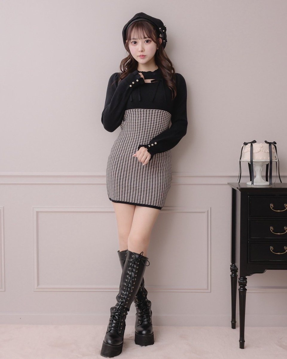 pium January Collection 🎀／ ♡カットアウト千鳥柄ニットワンピース