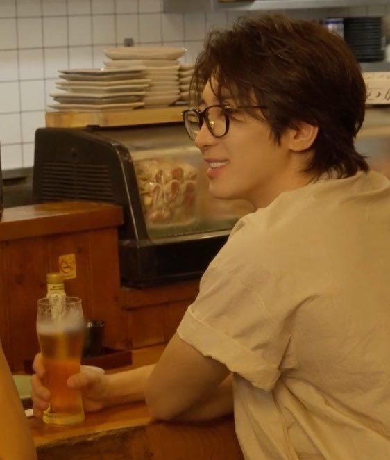 ตามมาทำไม

คินเพิ่งลงเวร

ถามว่าตามมาทำไม เรื่องอื่นไม่ได้อยากรู้

ใจร้ายจัง

บอกแล้วว่าไม่ชอบเด็ก

คินก็แค่อยากเจอพี่ชา เหตุผลนี้พอจะตามมาได้ไหมครับ