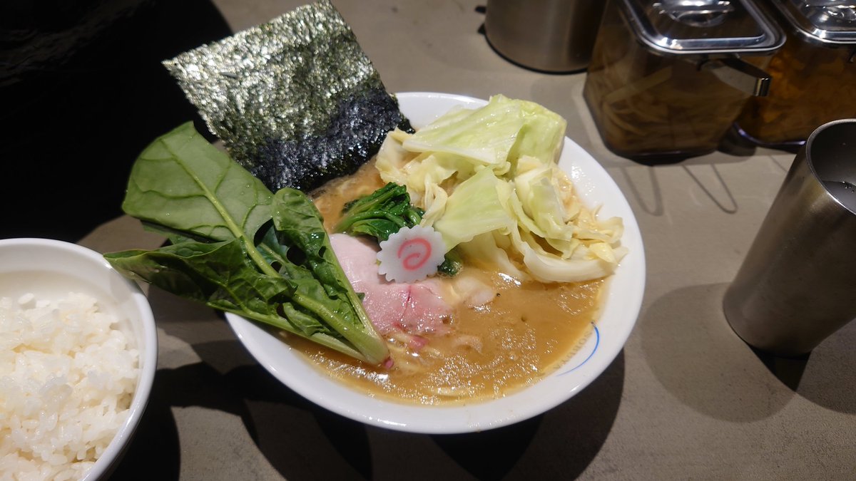 Joh33070471's tweet photo. 蒼武家
ラーメン(キャベツ、上島農園ほうれん草)+大ライス
#蒼武家 #RAMENICHI #らーめん #ラーメン #家系 #家系ラーメン #キャベツ #ほうれん草 #上島農園 #グランドオープンおめでとうございます https://t.co/kMvbgKanrZ