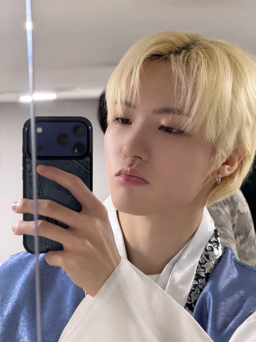 [#정훈] 새해 복 많이 받으세요🌕
#xikers #싸이커스