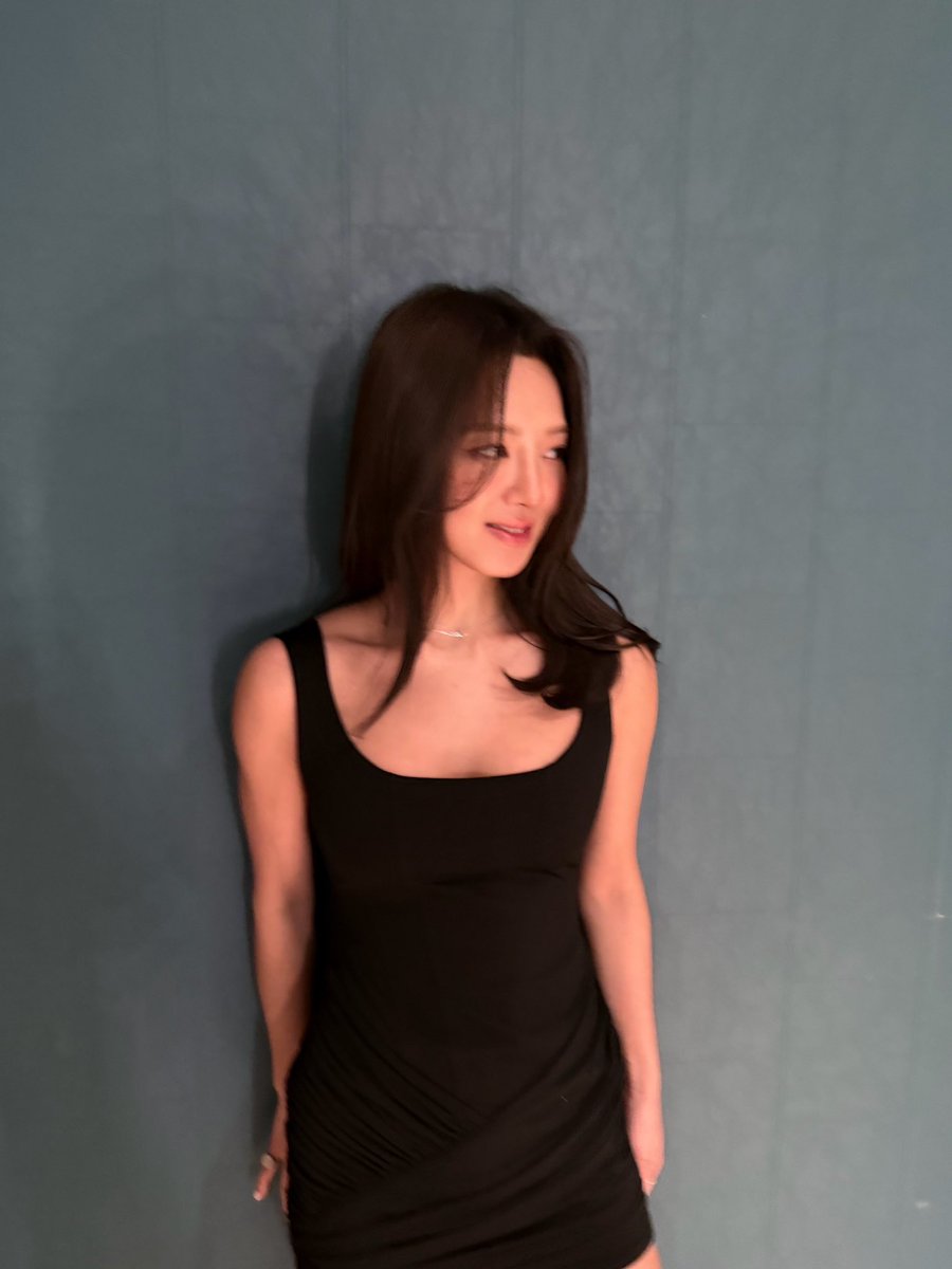 ayohelloitsMini's tweet image. BRUNETTE HYOYEON WOOF WOOOOOOFFFFF RAAAAAWWWRRRRR